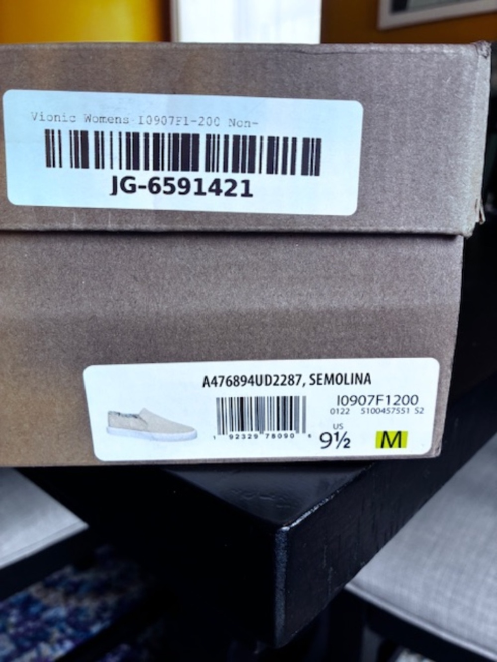 Women's Vionic Beach slip-ons size 9.5 - Picture 6 of 7